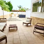 Polignano With Jacuzzi, Garden & Parking פולינאנו א מארה