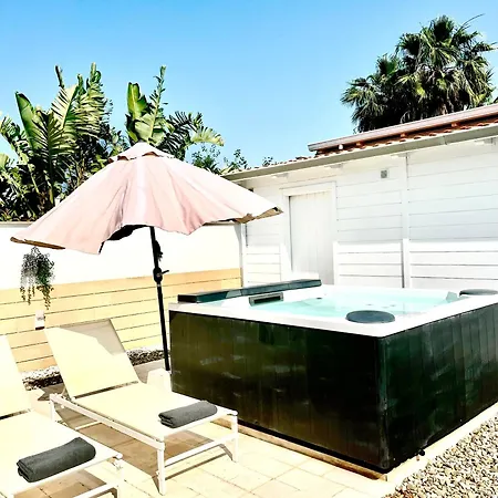 Polignano With Jacuzzi, Garden & Parking וילה פולינאנו א מארה